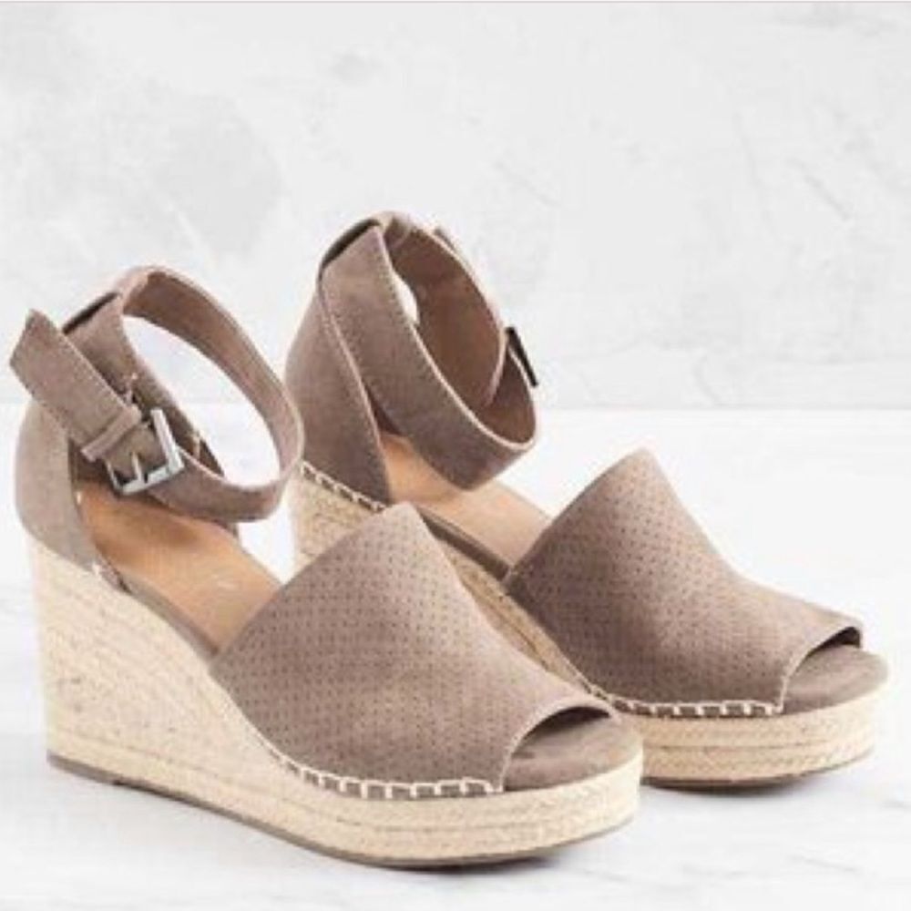 Altar’d State Marie Taupe Faux Suede Espadrille Platform Wedge Sandals Sz 10 NWT